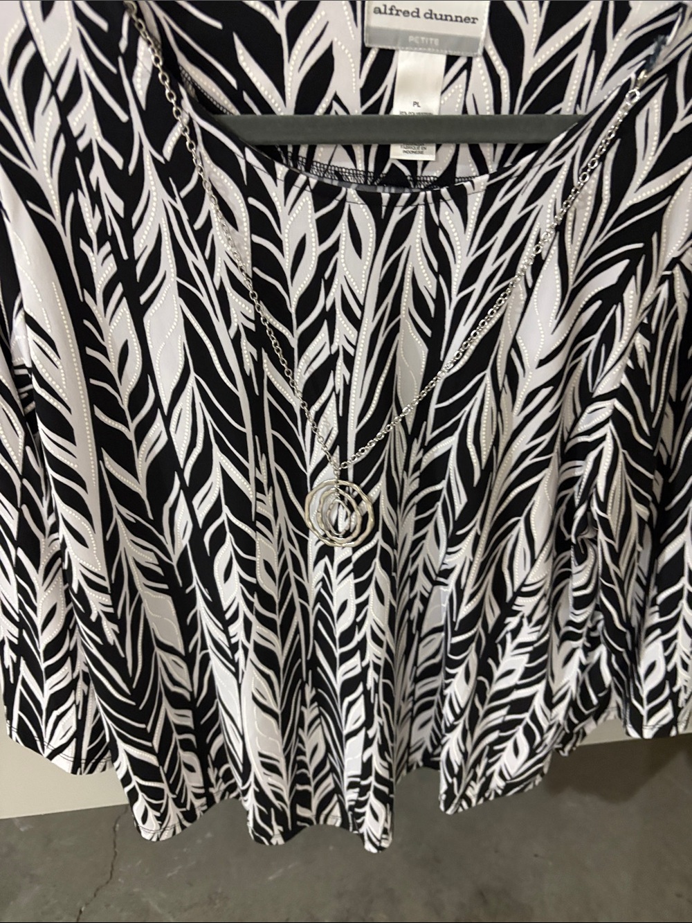 Alfred Dunner Black and White Leaf Top with Pendant Accent Petite Large